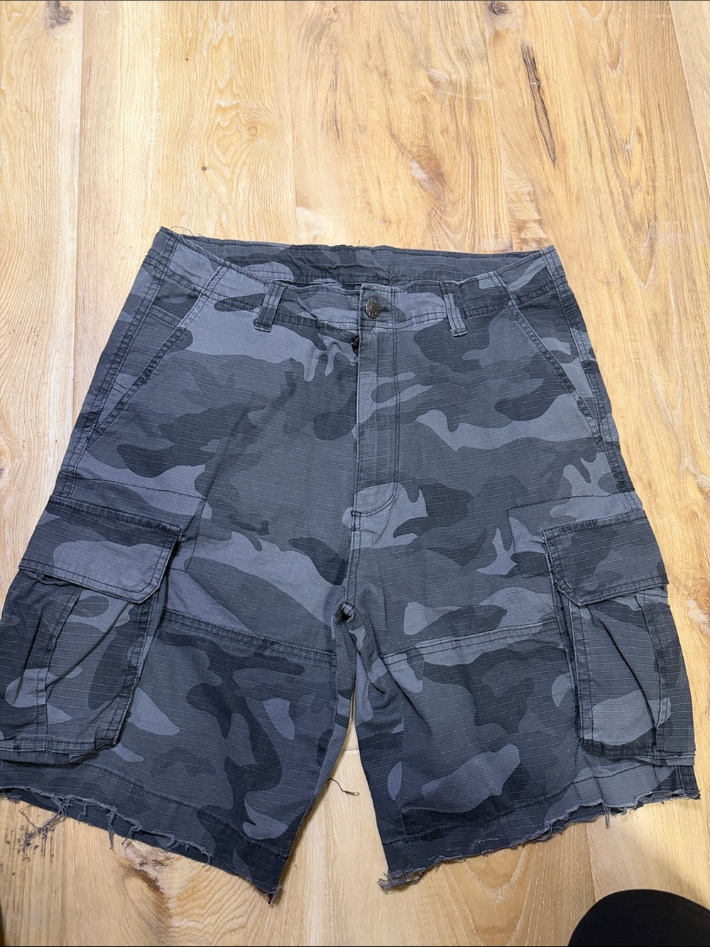 Men's Black/Grey Camo Cargo Shorts size 34